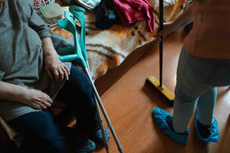 Les aides ménagères : un pilier du quotidien français