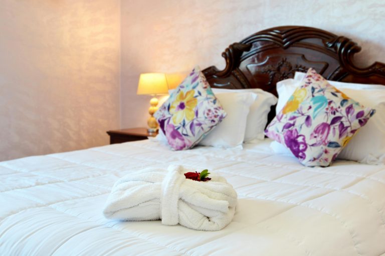 Conseils essentiels pour choisir, entretenir et optimiser sa parure de draps : le guide complet