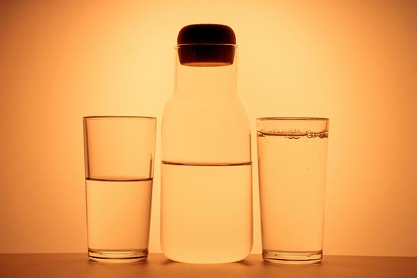 Eau du robinet ou en bouteille : ce que révèlent vraiment les analyses (et ce qu’on ne vous dit pas)